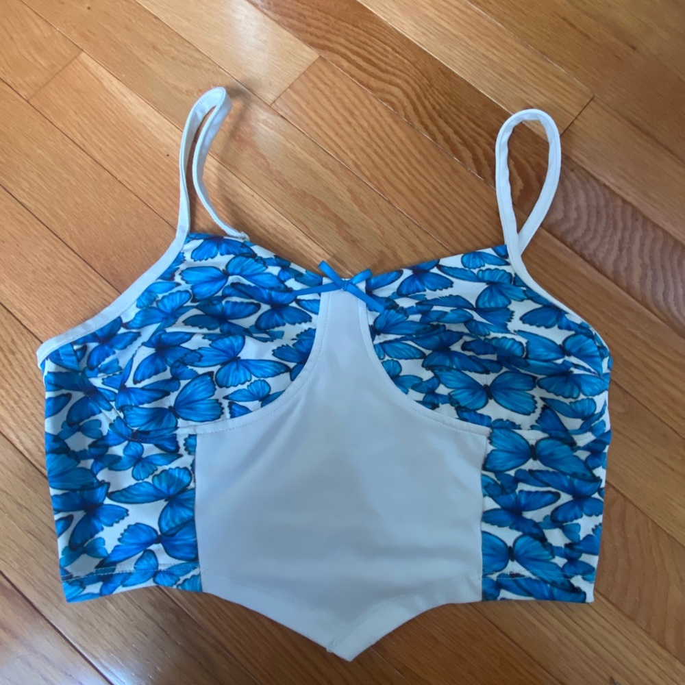 Butterfly top